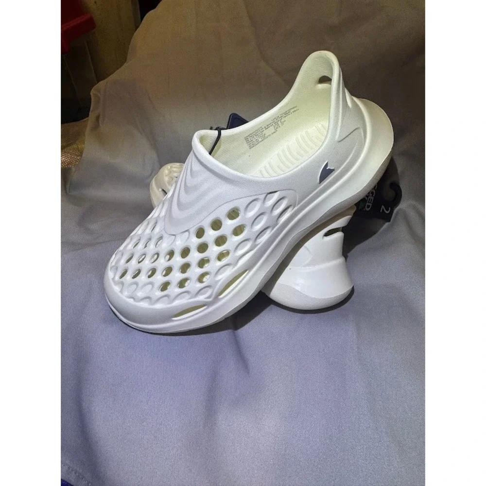 Rugged Shark Kids White Water Shoes Perforated EVA Clogs Size 2 NEW